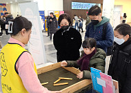 설 연휴, 박물관·공항까지 ‘체험형 설’…전통놀이·공예로 복 잇는다[주말&]
