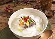 “떡국 한 그릇 더 주세요”…밥솥에서 빠진 쌀, 떡·가공식품으로 간다