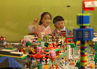 레고랜드, 설 맞이 ‘브릭 체험’ 가족 나들이객 마음 훔쳤다[화보]