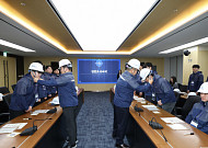 대우건설, 신입사원에 안전모 수여식 실시…"안전이 최우선 가치"