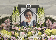 故 김지영 9주기…폐암 투병 중에도 작품 남긴 '국민 엄마'