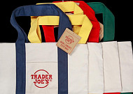 3달러의 사치?… 트레이더조 에코백, 왜 '가성비 명품'이 됐나 [이슈크래커]