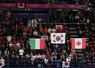 금메달 시상식에 비뚫어진 태극기가?⋯IOC 측 "즉각 시정 조처" [2026 동계올림픽]