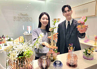 갤러리아百 “화사한 아크릴 소품으로 봄인테리어를”