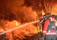 밀양 산불 이틀째…'대응 2단계' 재난문자 발송