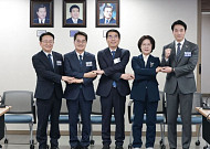 추미애 "성과로 증명"·한준호 "이재명과 4년"…경기지사 공천 면접, 친명 선명성 대결로 불붙었다