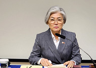 강경화 "미국 새 관세, 국익에 가장 부합하는 방법으로 대응"