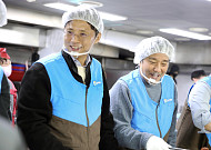 허서홍 GS리테일 대표·에드워드 리, 취약계층 대상 급식 봉사