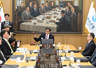 5월 기준금리 '매파적 동결' 한목소리⋯전문가들 "7월부터 인상 유력" [금통위폴]