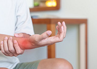 단순 관절통인 줄 알았더니…류머티즘, 전신 질환으로 관리해야[e건강~쏙]