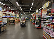 “살 물건이 너무 없네요”…텅텅 빈 매대에 떠나는 소비자들(르포)[홈플러스 법정관리 1년]