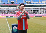 용인FC, K리그2 데뷔전 1만521명 운집…"시 승격 30주년에 쏘아 올린 첫 승점"