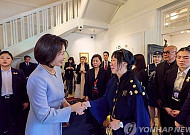 金여사, 싱가포르 '제주 해녀의 부엌' 방문…K-컬처 홍보