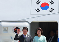 李대통령, 필리핀 도착…마르코스 대통령과 정상회담