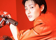 우즈, 데뷔 13년만 정규 통했다⋯전곡 차트인