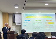 [현장에서] “돌봄도 저축한다” 노인 돌보미 ‘시간저축은행’ 도입 논의