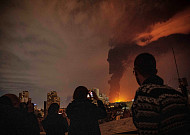 이란, 이스라엘 석유시설 공습에 불기둥⋯독성 대기ㆍ기름비 덮쳐