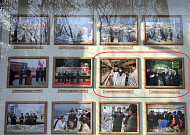 주중 북한대사관 게시판 또 교체…김정은·김주애 ‘동반 사진’ 다시 등장