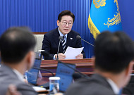 李대통령 "기초연금, 빈곤층에 더 후하게…하후상박 증액 검토"