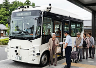 “막차 끊길라” 위기의 노인 이동권… 日 “자율주행 접목”