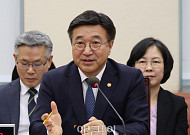 윤호중 행안부 장관 24억원 신고⋯이세웅 평안북도지사 1587억원 [재산공개]