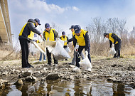 “지역이 살아야 내일이 있다”⋯오비맥주, 임직원 봉사로 지역상생 실천[CSR, 기업의 온기⑨]