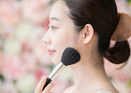 “새출발 꿈꿔” 日 중년 여성 사이서 ‘재점화 메이크업’ 인기