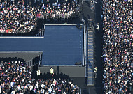 공연 2시간 전 3만여명 인파⋯기대·긴장감 교차 [BTS 광화문]