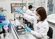 이마트, ‘과학·전문적’ 품질 검증으로 고객 먹거리 안전 사수[안전 경영]