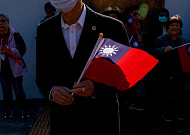 “‘중국(대만)’ 고쳐라”…대만, 입국신고서 표기 ‘남한’으로 맞대응 경고