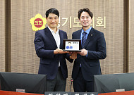 황대호가 싸웠더니, 경기도 공공노동자들이 감사패를 들고 왔다