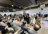 중년을 위한 패션 트렌드 강좌부터 최신 신상 소개까지