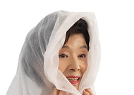 [브라보★튜브] 윤미라, 명품보다 빛난 74세 ‘자연미인’의 힘