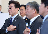 이 대통령, ‘KF-21 양산 1호기’ 출고식 참석