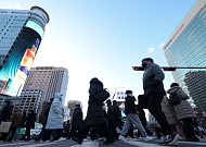 대기업 직원 연봉 '1억 시대'…회장님과 격차는 21배