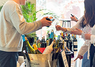 호텔업계, 봄바람 난 고객 잡기...벚꽃·야외 나들이에 제격인 ‘와인·맥주 페어’