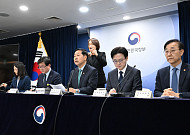 정부, 유류세 인하 폭 확대...경유 10→25%·휘발유 7→15%