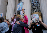 미국 법원, SNS 중독 책임 첫 인정…“메타·구글, 600만달러 배상하라”