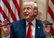 트럼프, 지지율 33%로 2기 행정부 출범 이후 최저치