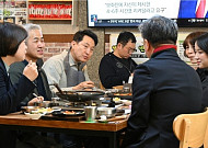 오세훈 시장, 소상공인 음식점 찾아 민생현장 점검⋯골목상권 활성화 논의