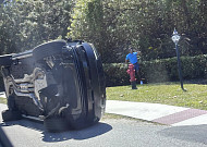 타이거 우즈, 또 차량 전복사고...음주 또는 약물 혐의로 구금