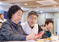 창립기념일 고객 찾아간 SKT…정재헌 대표, 노인대학서 디지털 안심 교육 진행