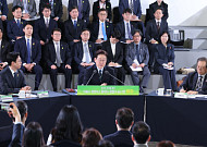 李대통령 "재생에너지로 신속하게 전환해야"