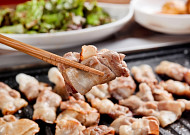 '2TV 생생정보' 가격파괴, 대패 삼겹살 무한리필이 단돈 1만원대? '국○○'