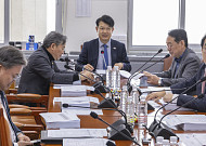 택시월급제 전국 도입, 2년 추가 유예 결정…법안 국토위 소위 통과