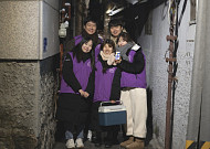 매일유업, ‘우유안부’ 배달봉사...“우유 배달하며 독거 어르신 안부도 살피죠” [CSR, 기업의 온기⑰]