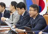 26.2조원 추경 국회로…與 “응급수혈” vs 野 “매표용” 충돌 [전쟁추경]