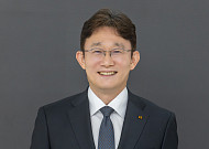 대수술과 함께 출범한 KT ‘박윤영호’…임원 30% 줄이고 토탈영업센터 폐지