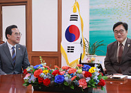 우원식 의장, 박홍근 기획처 장관 접견…"전쟁추경, 속도가 생명"