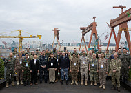 25개국 주한 무관단, HD현대重 방문..."함정 기술력 확인"